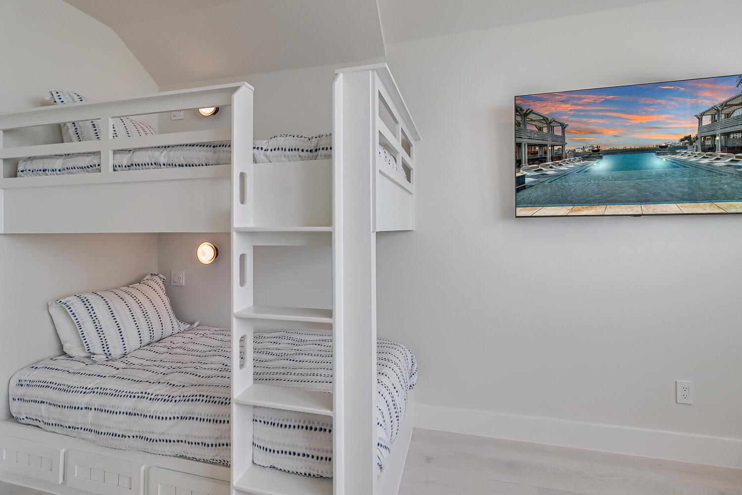 3rd Floor King Suite with Additional Twin Beds