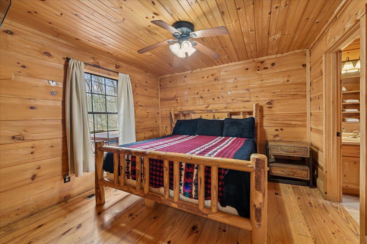 42Primary Bedroom