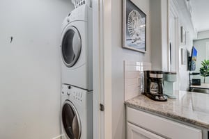 Full Size Washer  Dryer in Laundry Closet