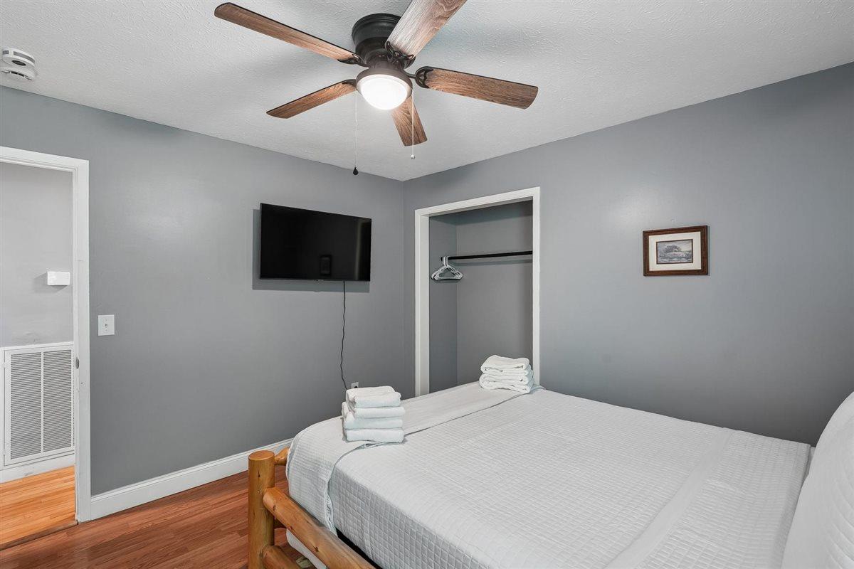 Queen Bedroom