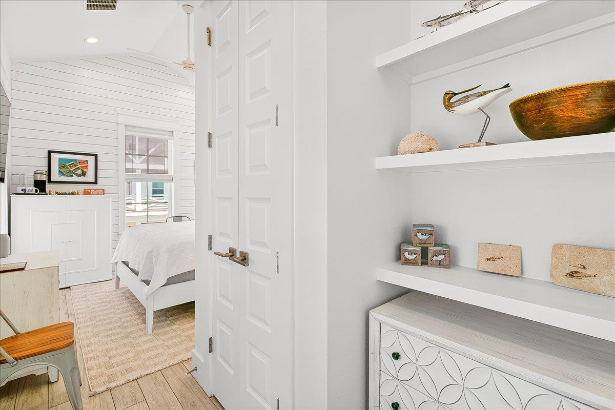 2nd Floor, Detached Queen Suite