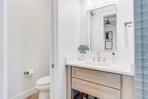 Ensuite TwinQueen Bunk Bathroom, 2nd Floor