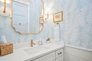 Hall Bath off Queen Bedroom, 2nd Floor