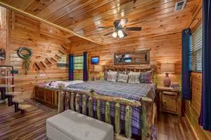 King bed with jacuzzi tub