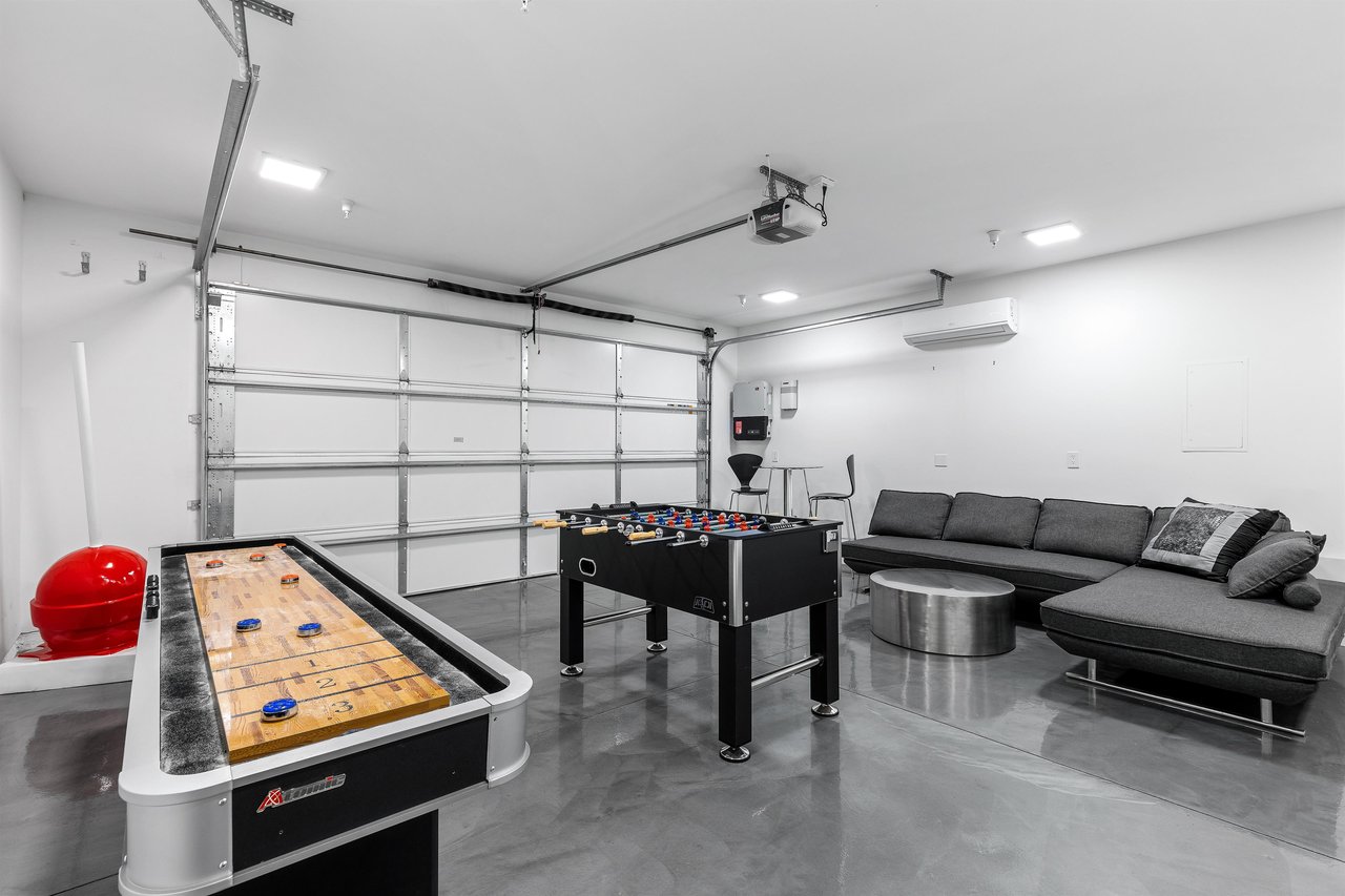 Games room in the garage