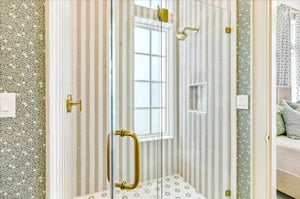 1st Floor, King Bathroom