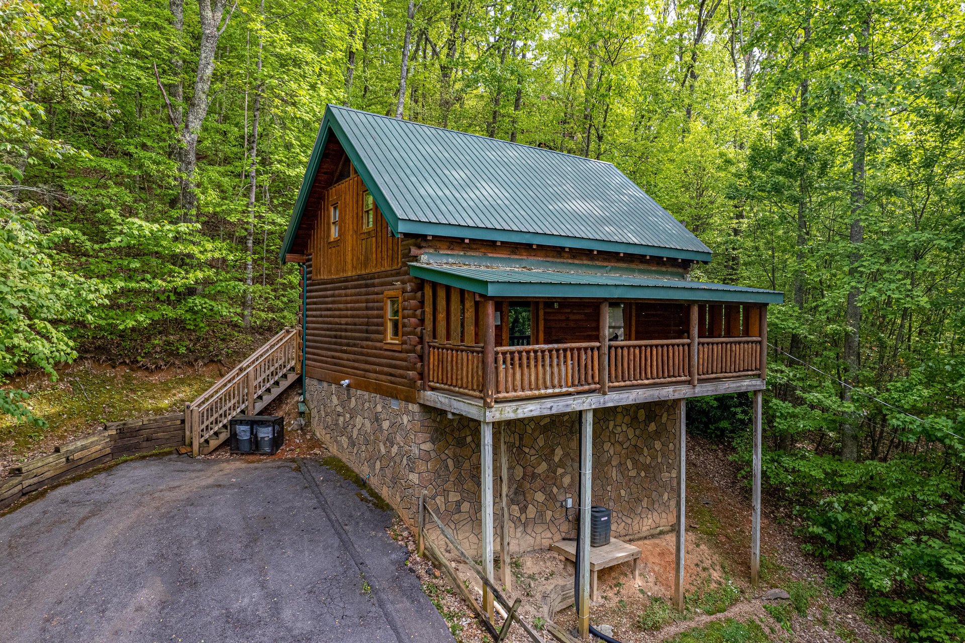 Dukes Den cabin with parking area