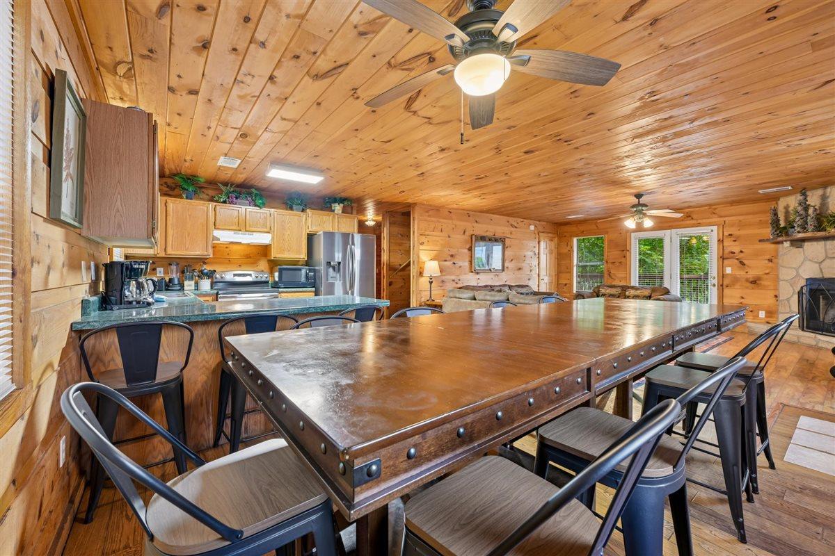 020Dining Area