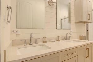 Shared Bathroom, 2nd floor