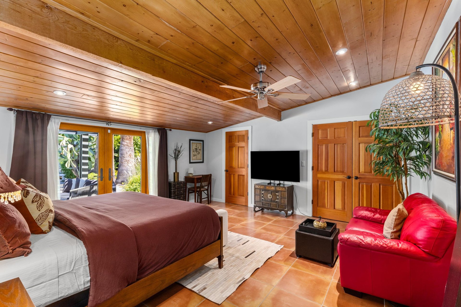 King bed, smart TV, patio access, and ensuite bathroom.