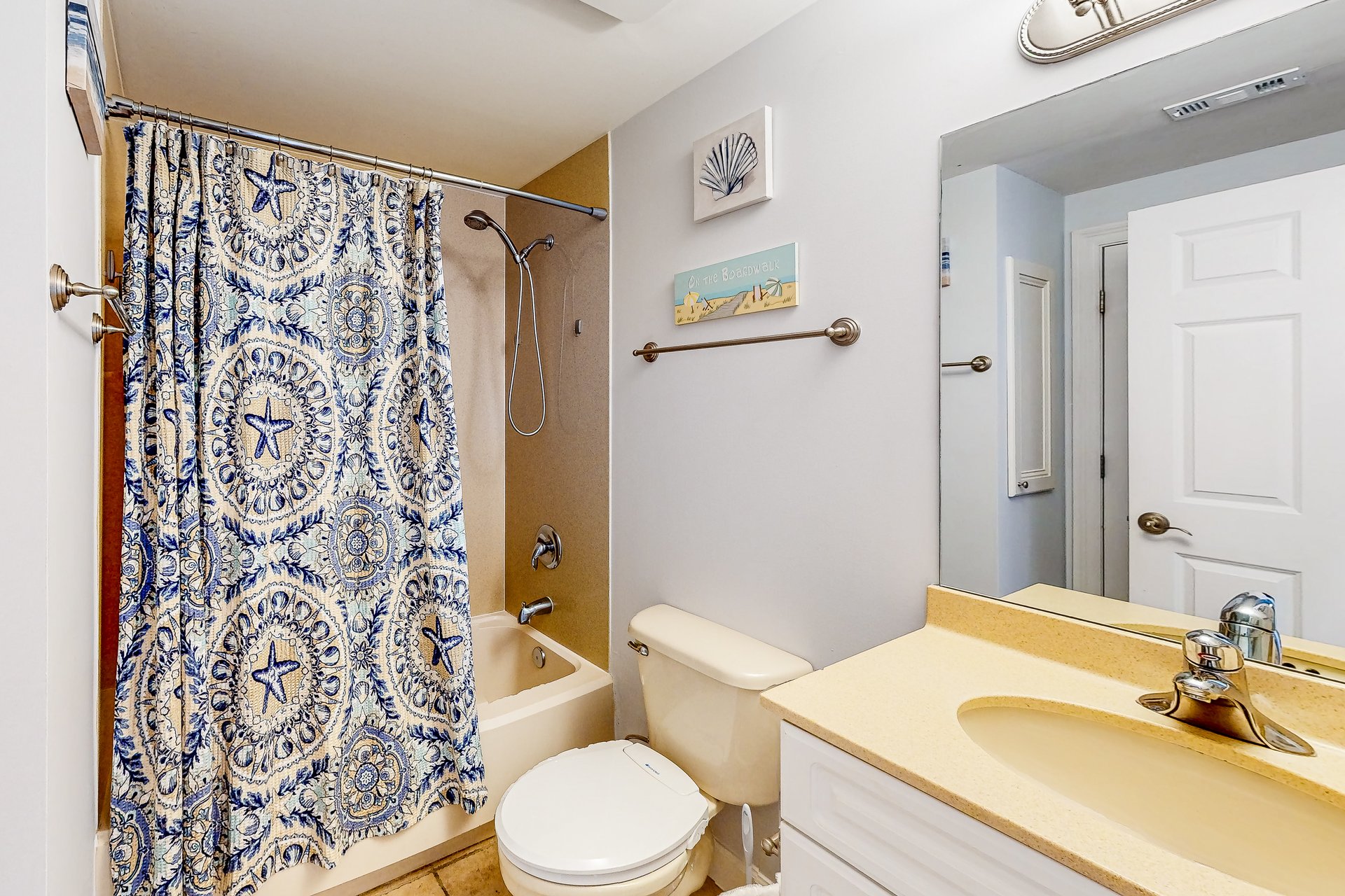 Boardwalk Condos, 906C 14