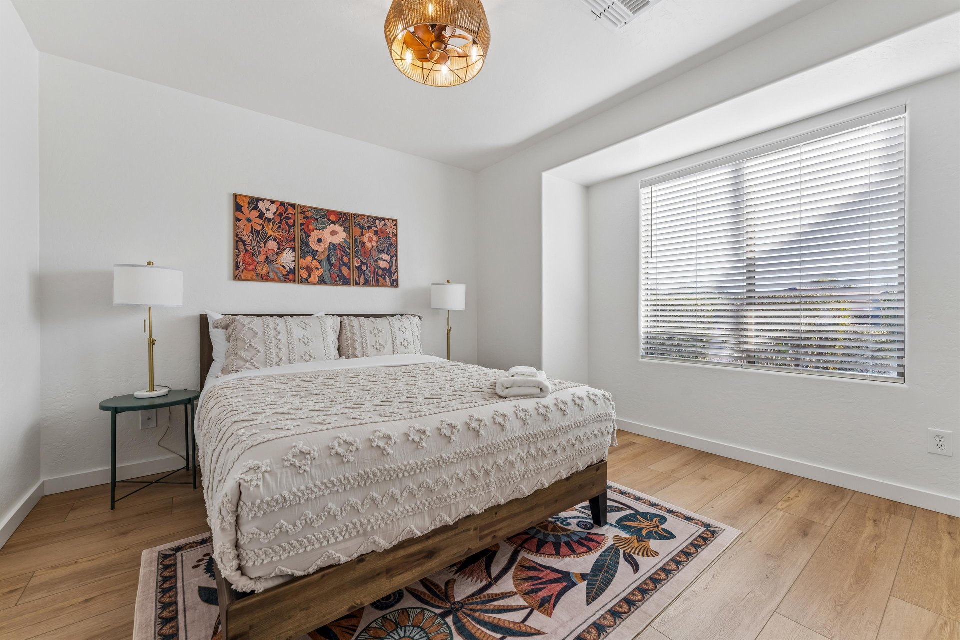 Queen size bed, plenty of closet space.