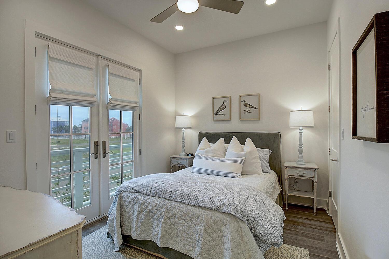 Queen Bedroom with shared bath, 2nd Floor