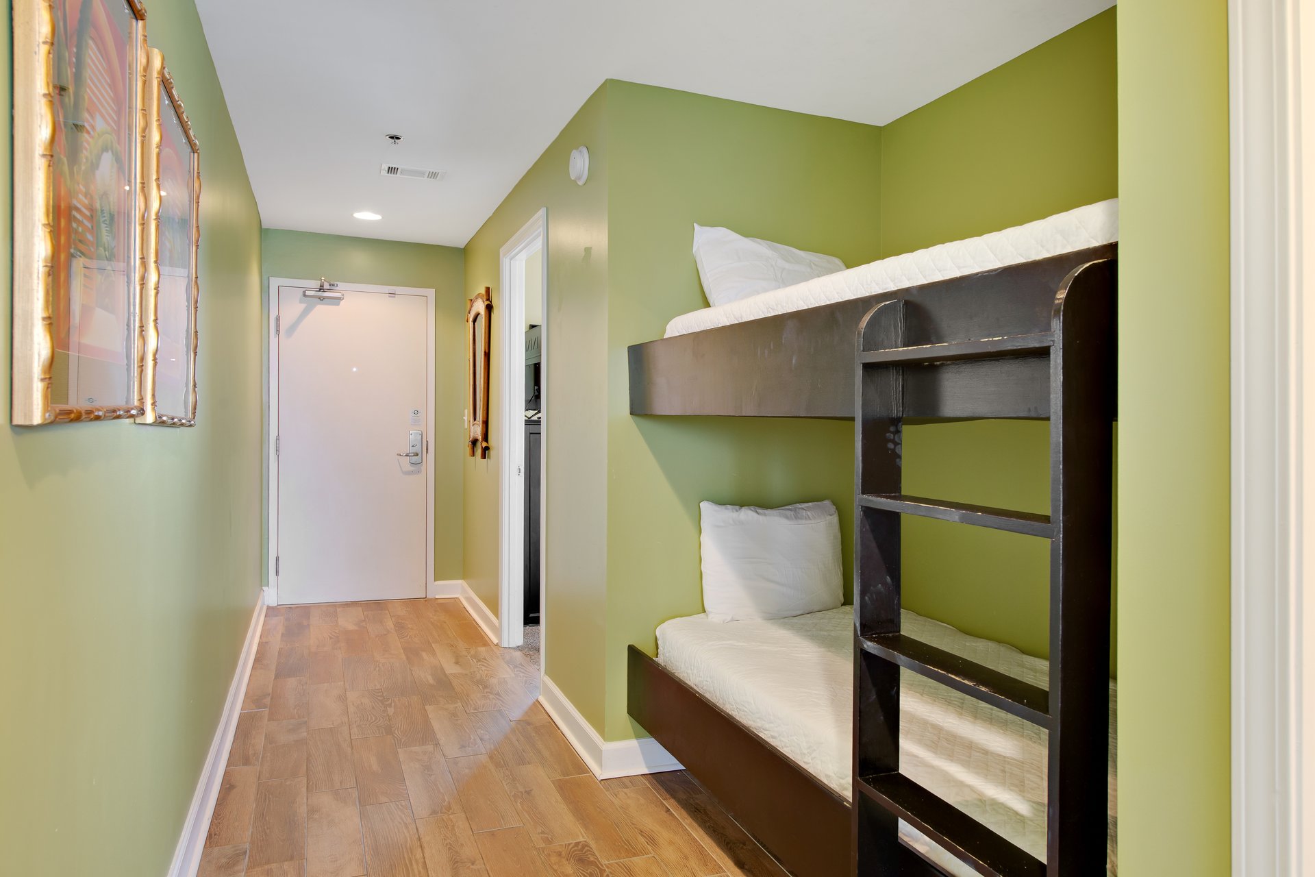 Splash Resort 1404W 15