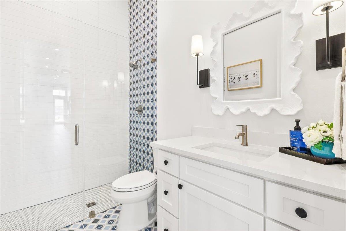 1st Floor, Shared Bathroom