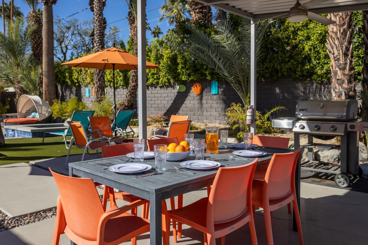 Outdoor covered dining for 6