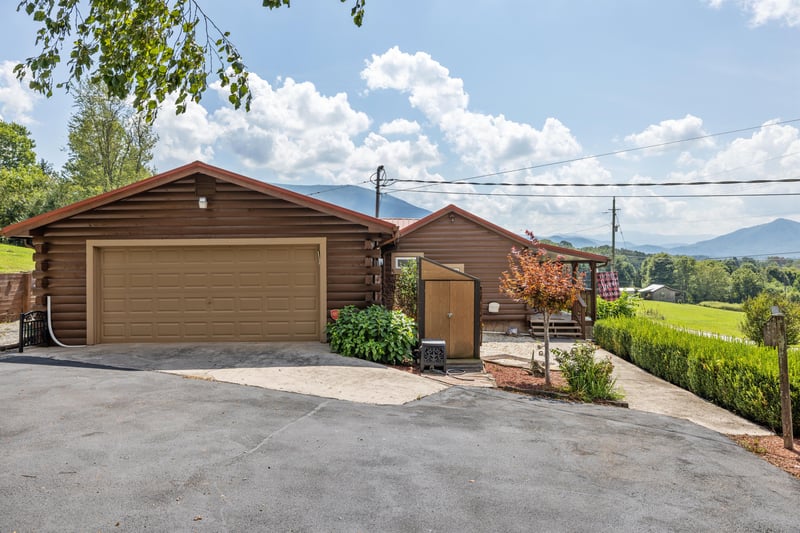 side exterior of Little Cove Cabin