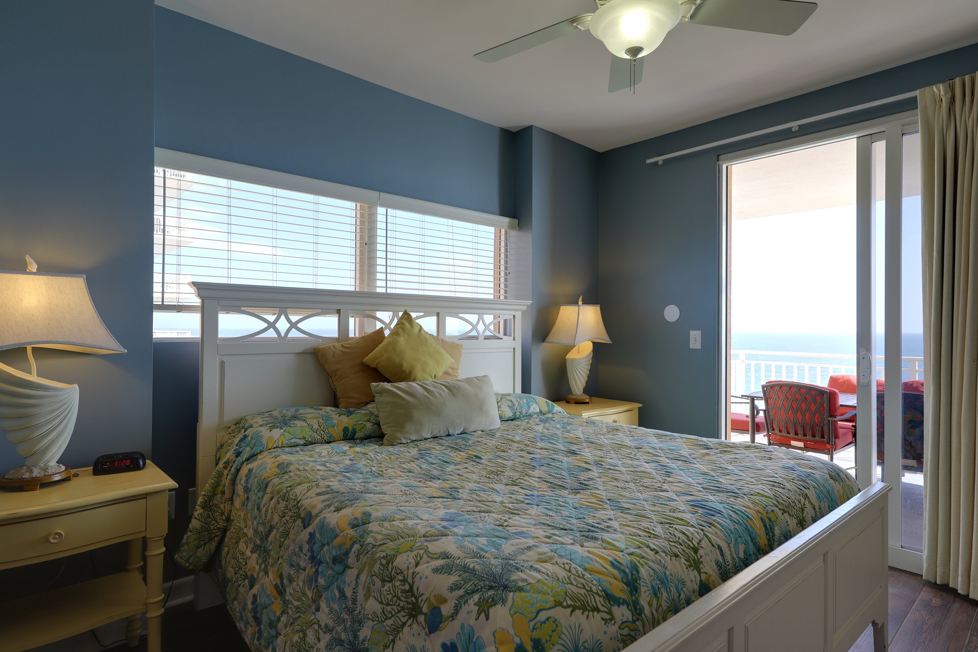 Splash Resort 907W 12