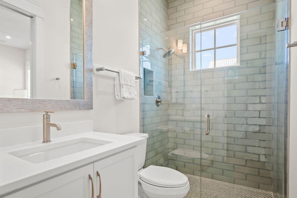 Third King Bathroom, 2nd Floor