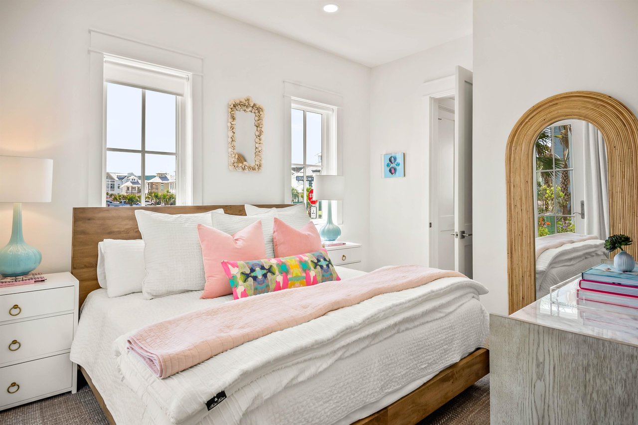 King Bedroom, 1st Floor