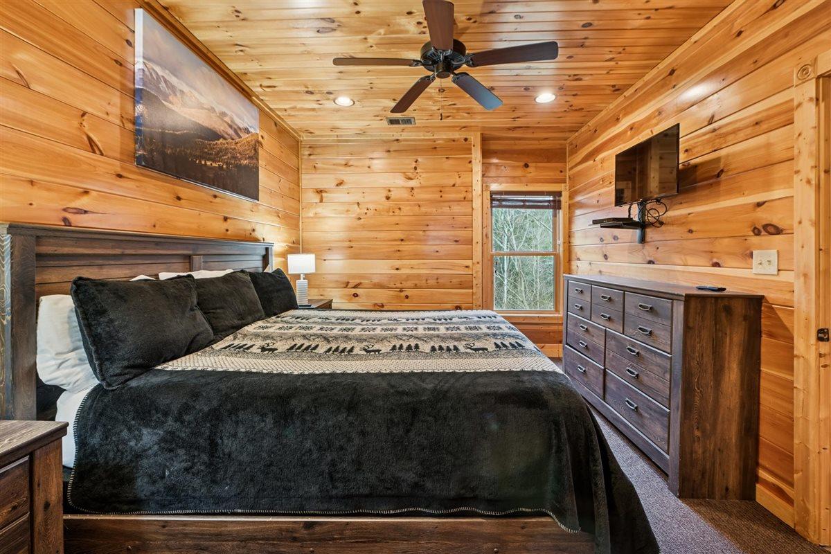 43Primary Bedroom