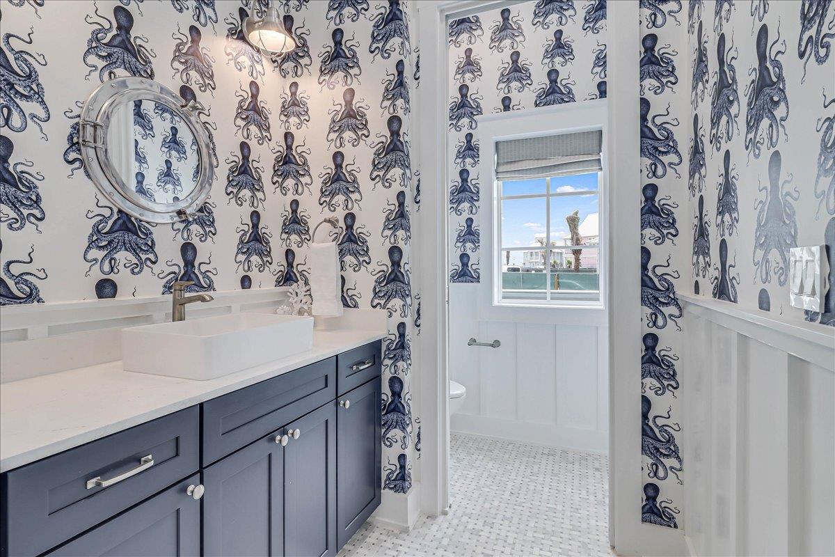 Powder Room, 1st Floor