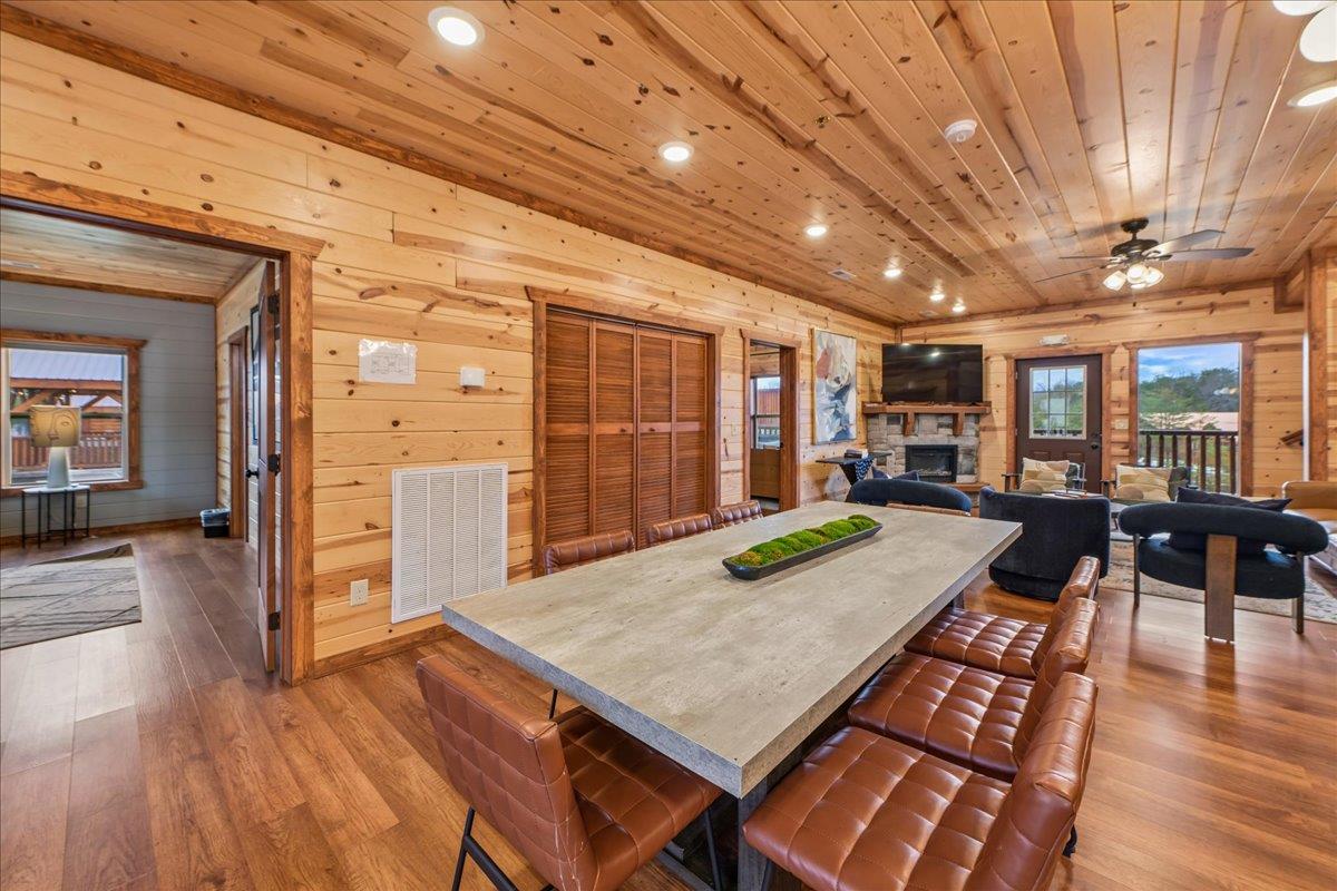109Dining Room