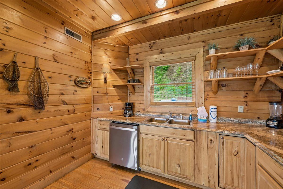 33Kitchen