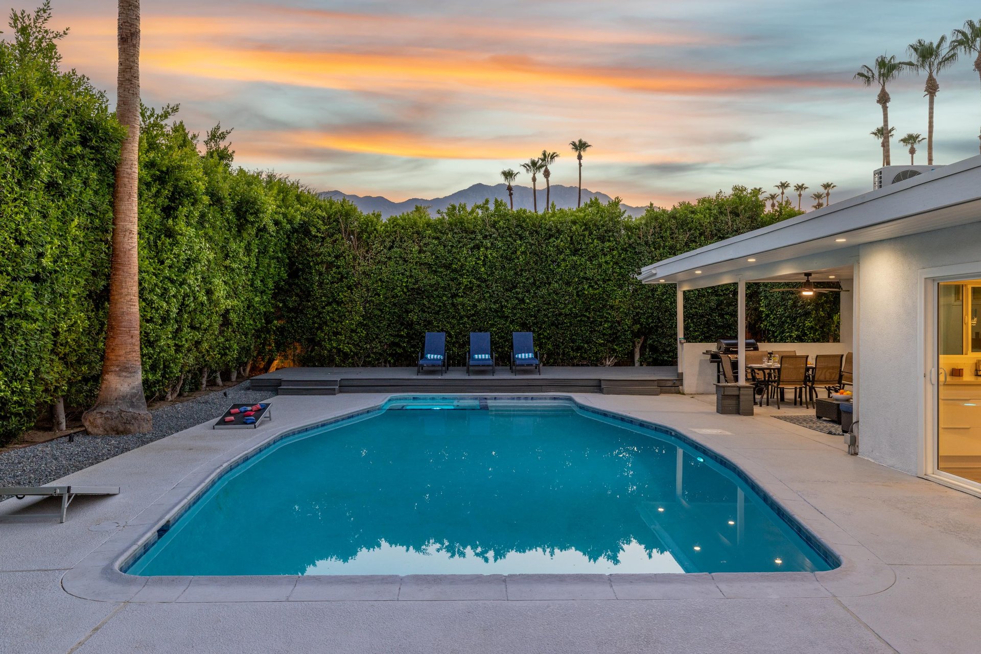 Giant privacy hedges keep you secure