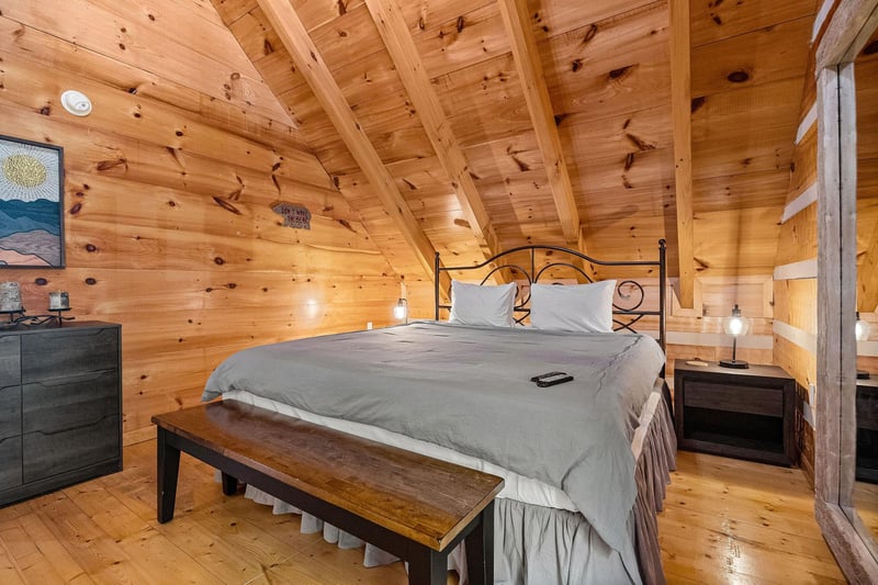 King bed with bench at foot of bed