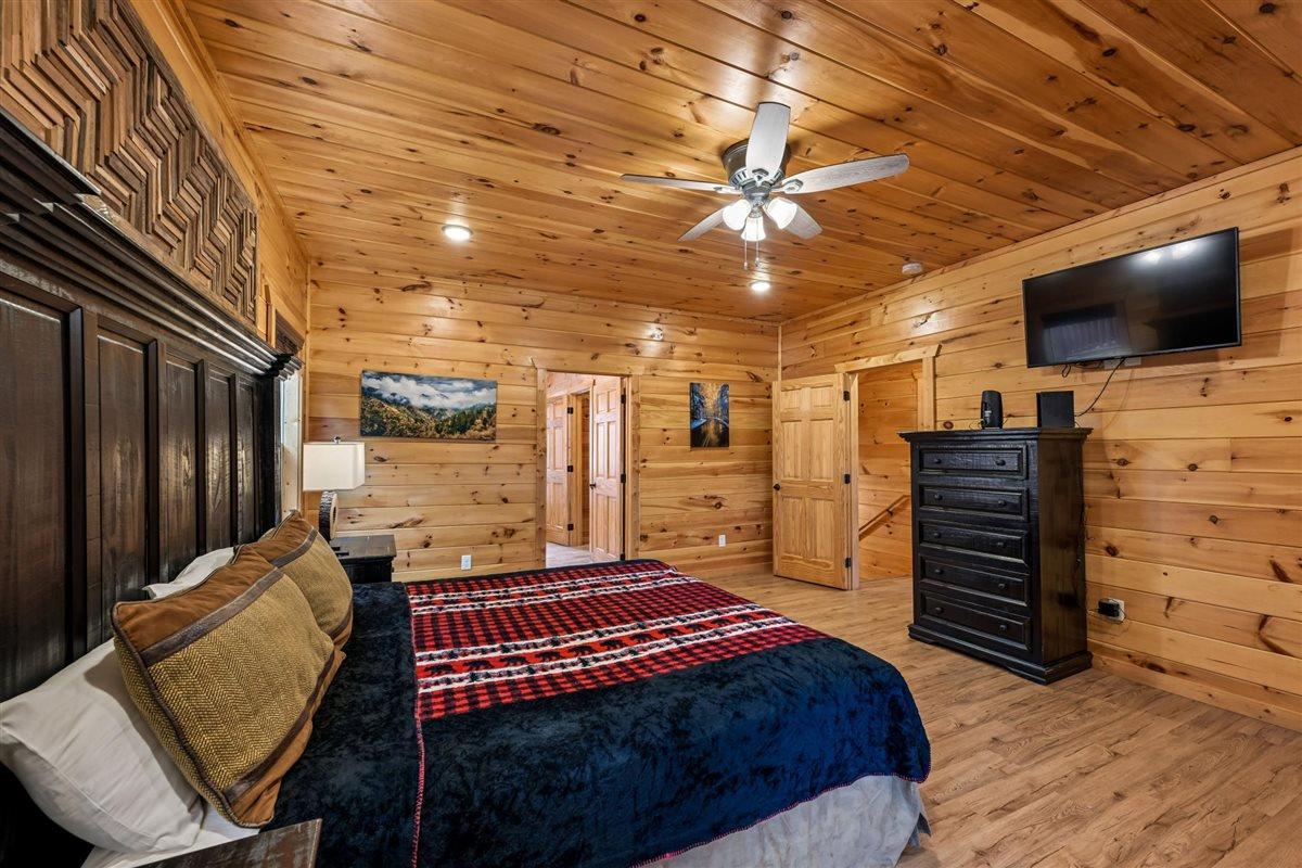 29Primary Bedroom