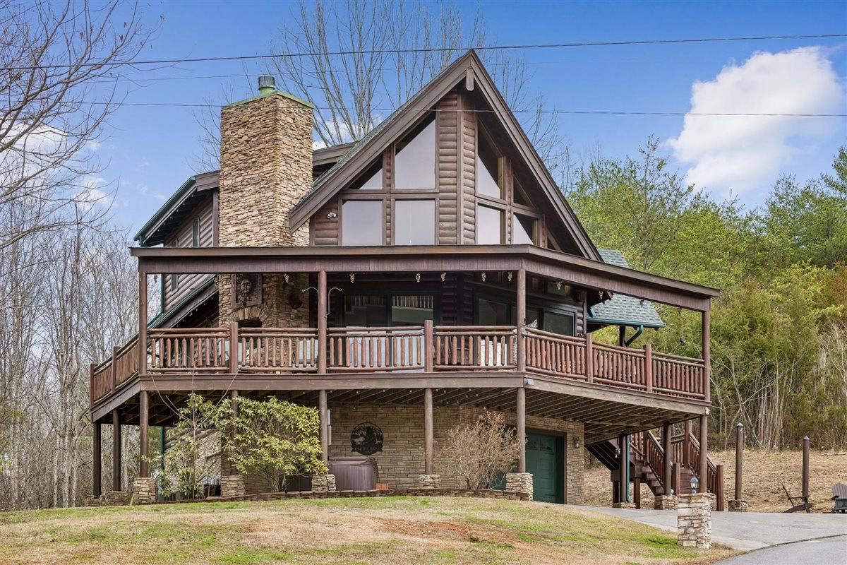 A daytime look at Sweet Willas and the peaceful setting you will call home during your stay