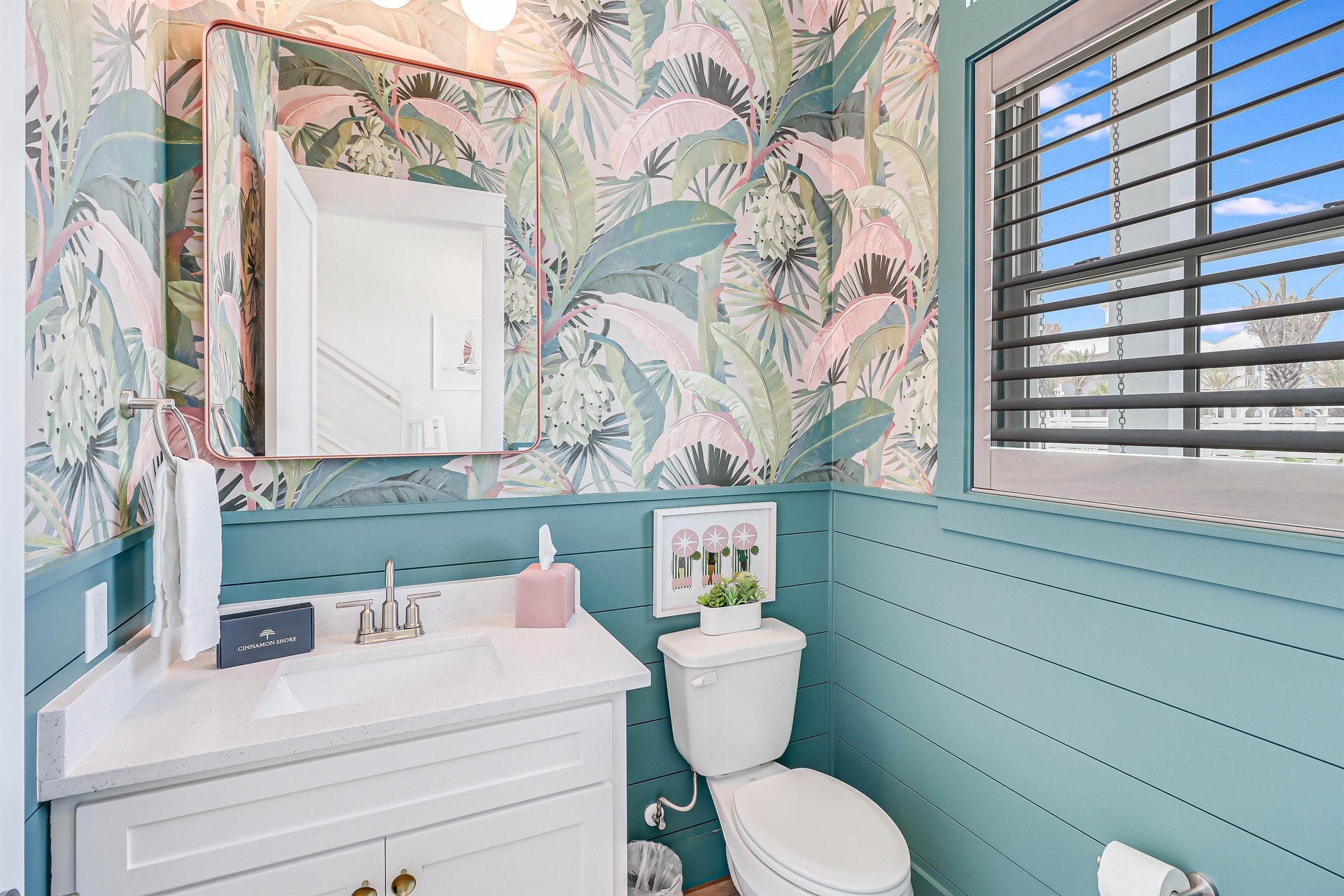 Powder Room, 1st Floor