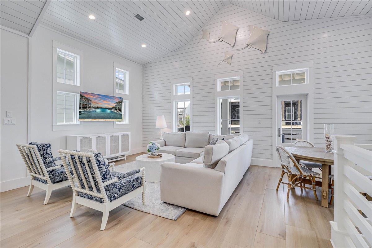 2nd Floor, Living Area