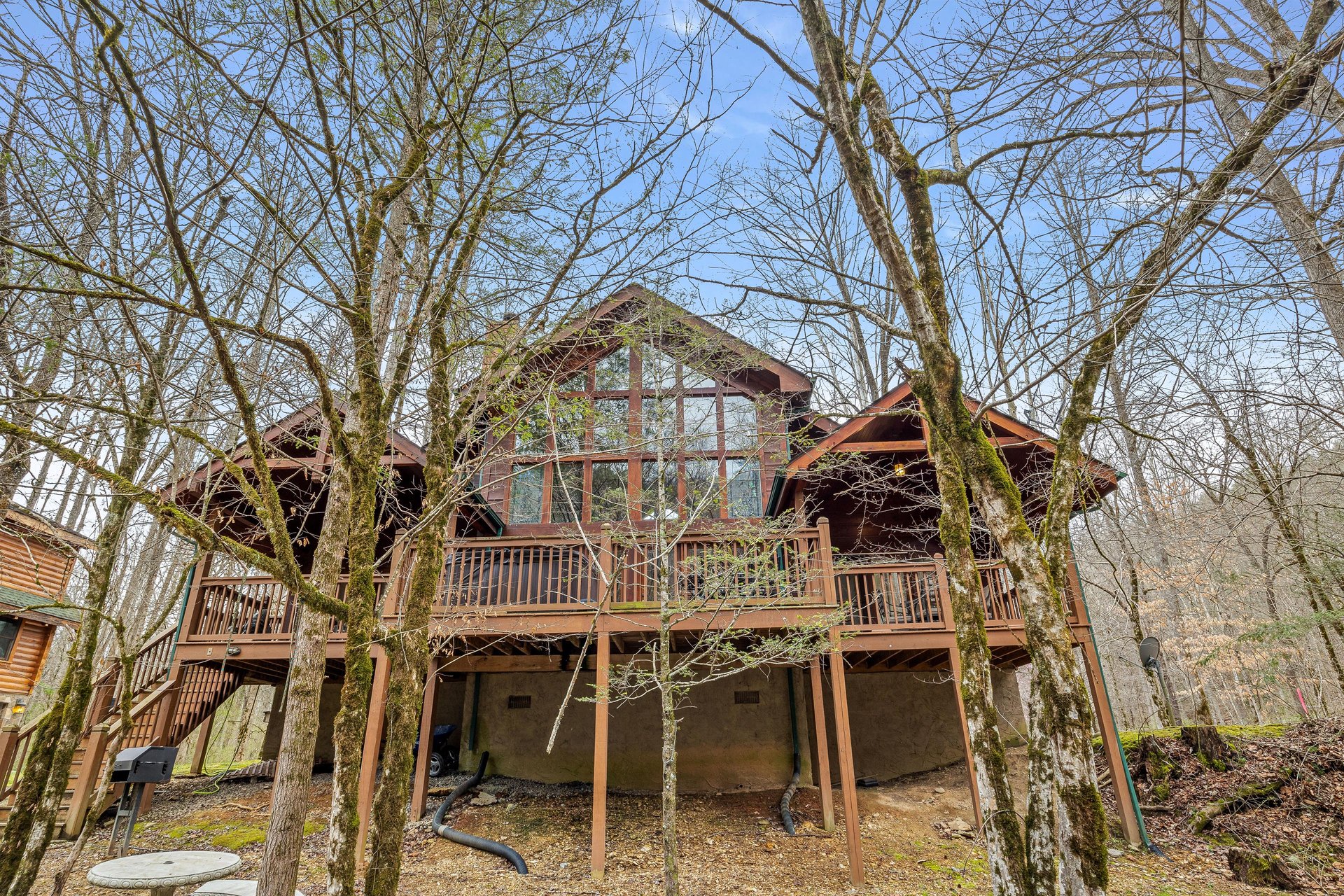 Back of Rivers Edge cabin