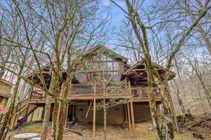 Back of Rivers Edge cabin