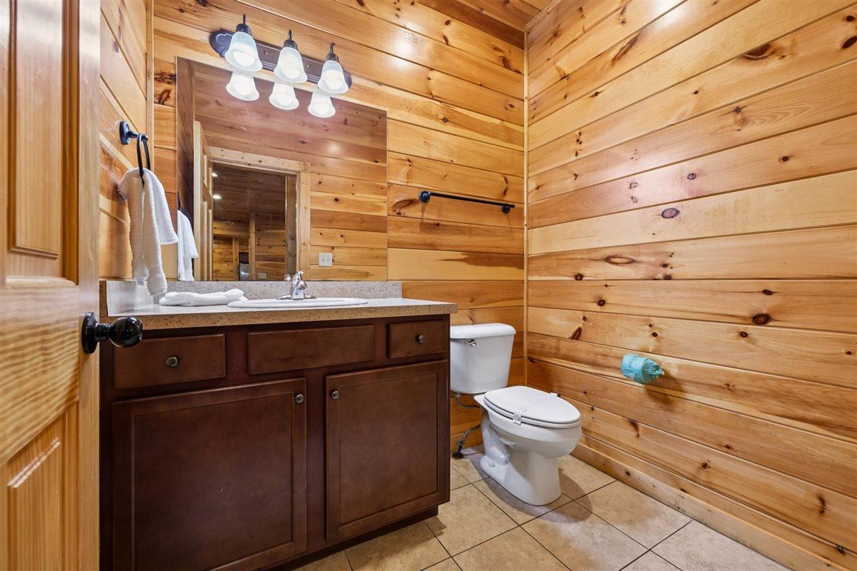 040Powder Room