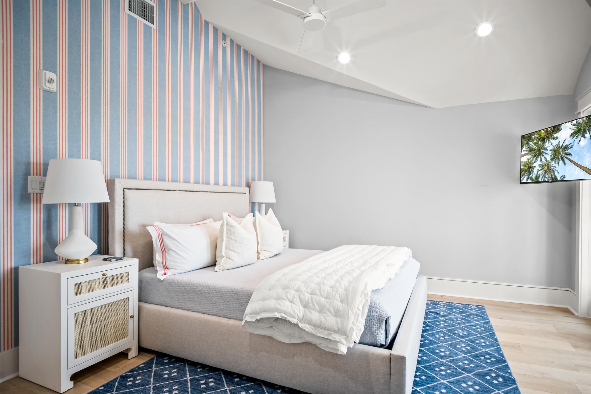 King Bedroom, 2nd Floor