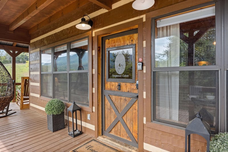 Front door to Two Dancing Bear Cubs cabin