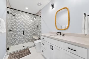 1st Floor, First King Bathroom