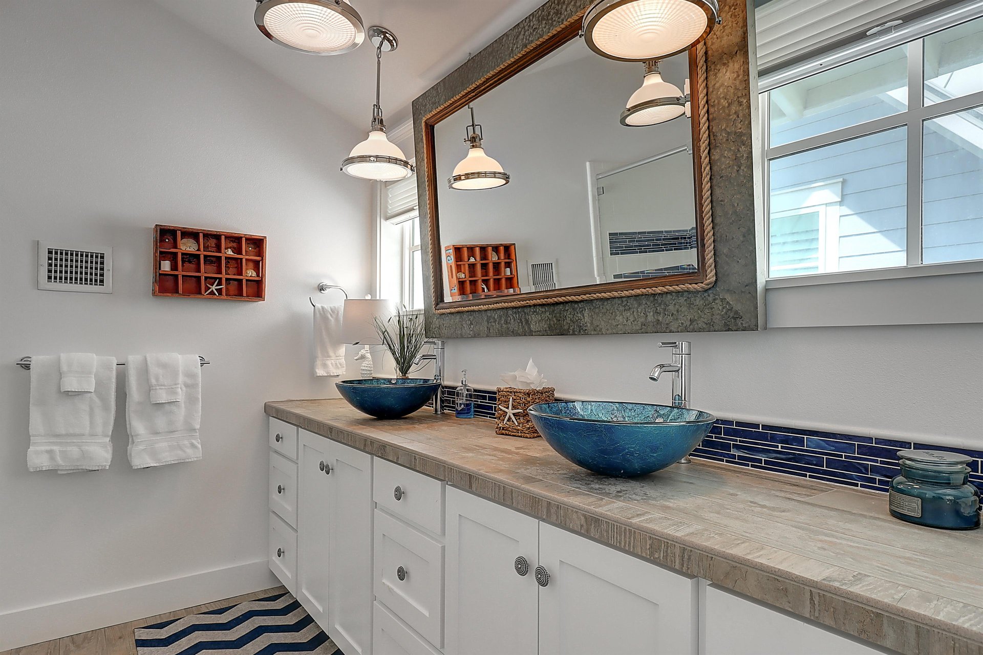 Second King Bathroom, 3rd Floor