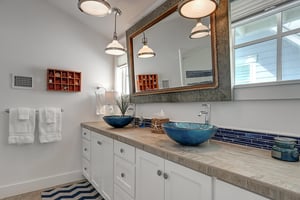 Second King Bathroom, 3rd Floor