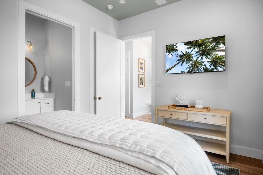 Front King Bedroom, 1st Floor