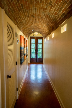 hallway1_1101115.jpg