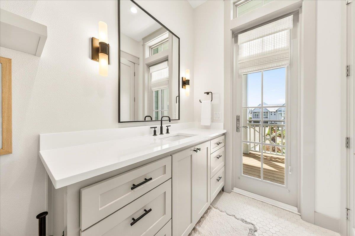 Second King Bathroom, 2nd Floor
