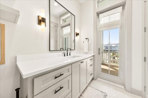 Second King Bathroom, 2nd Floor