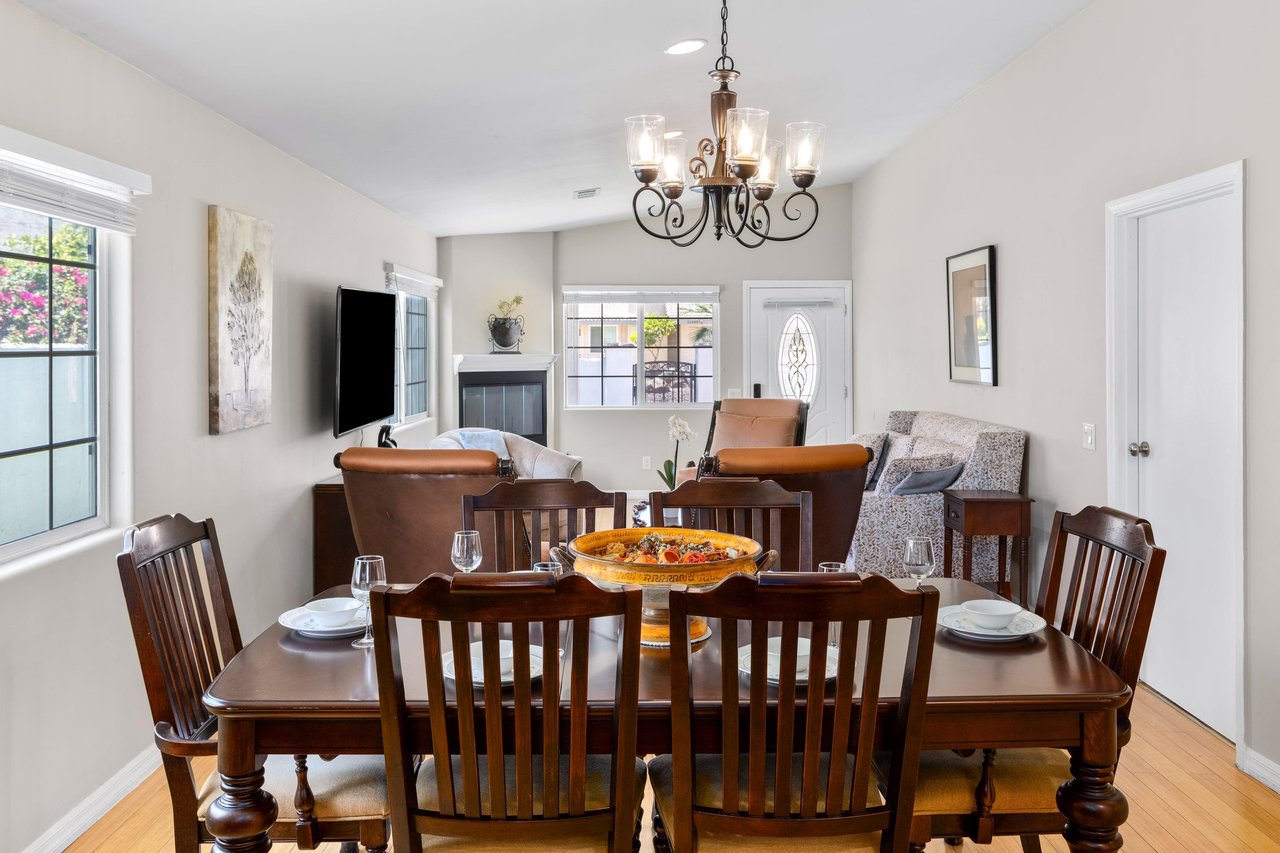Dining table and chairs for 6 guests.
