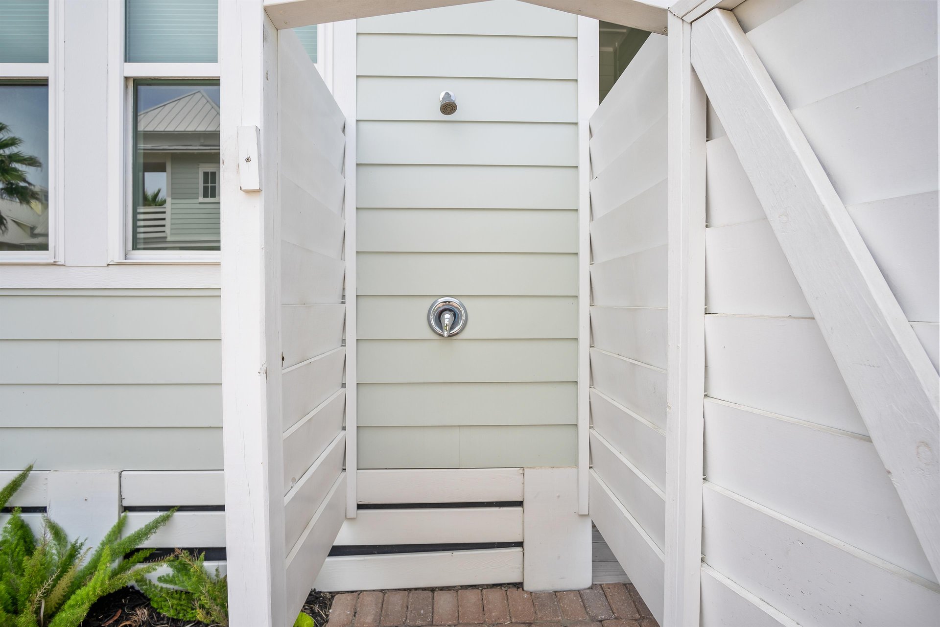 1st Floor, Outdoor Shower