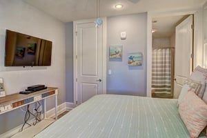 1st Floor, King Bedroom