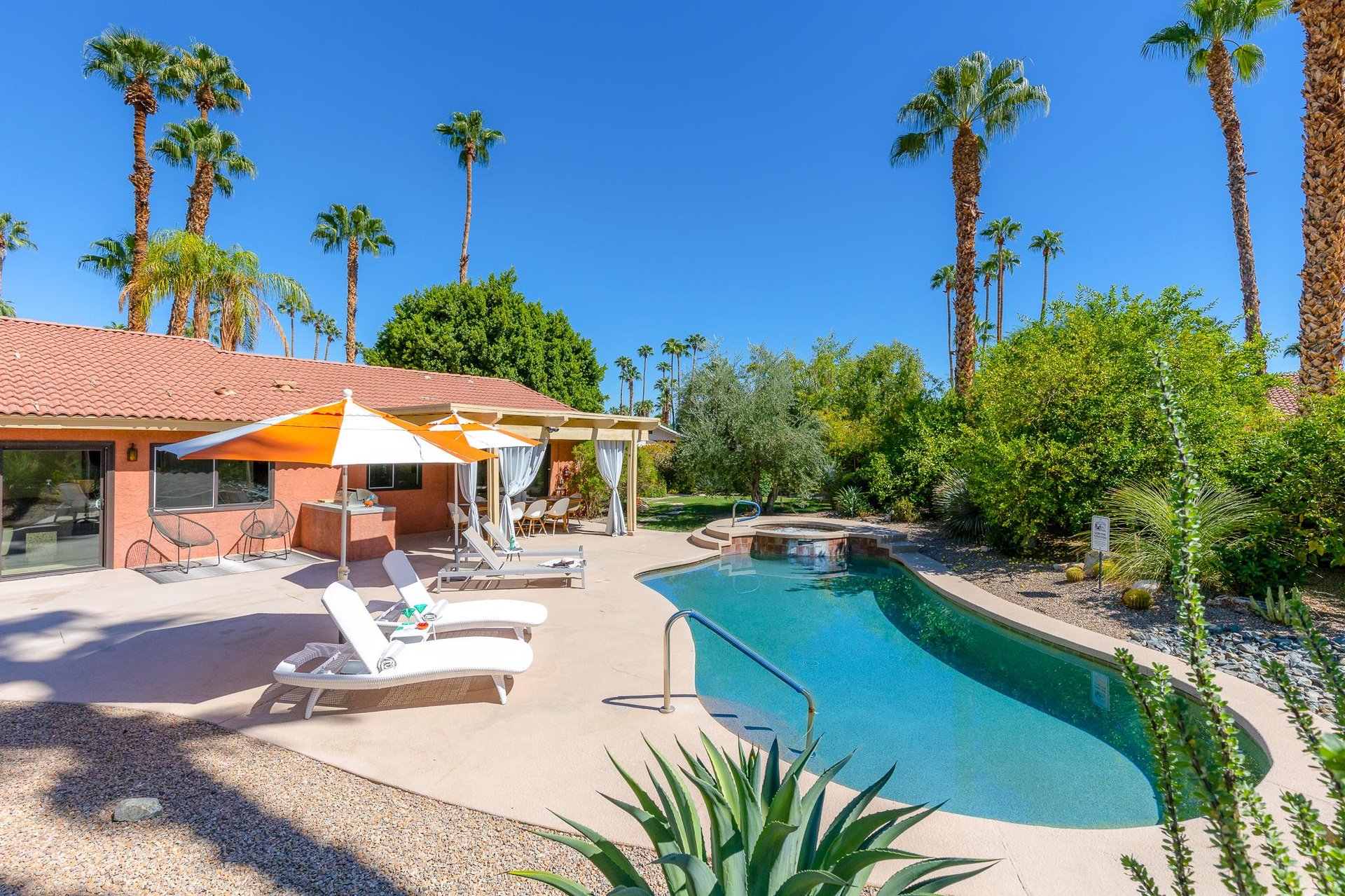 Soak up the sun in this beautiful pool